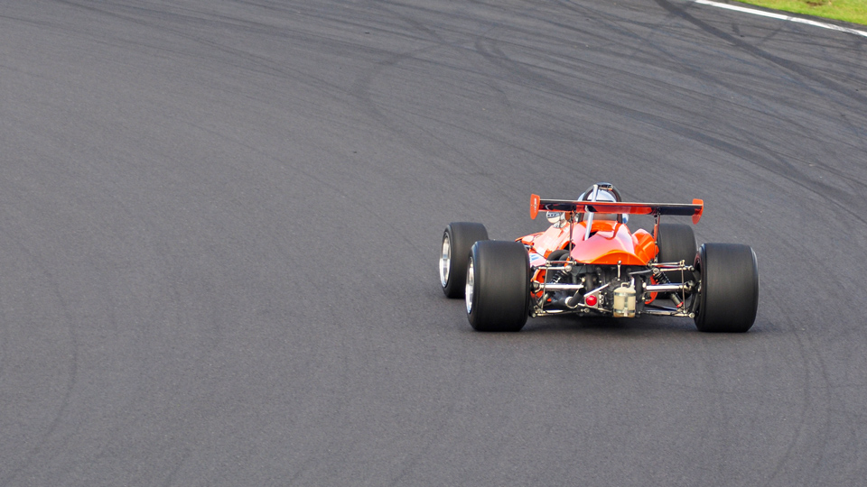 Mit Speed auf der Silverstone Rennbahn - (Foto: ©MrDapperDan/Shutterstock)