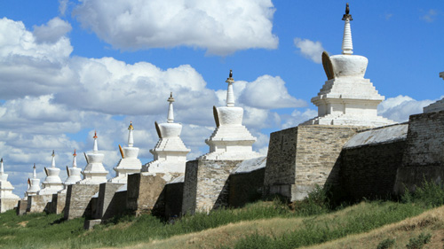 Stupas auf der alten Stadtmauer - (Foto: ©heckepics/istock.com)