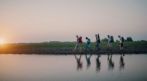 Die Wahl des Reiseveranstalters entscheidet nicht nur über das Gelingen der Reise, sondern auch über die Auswirkungen auf das Reiseziel - (Foto: © Vgajic / Getty Images)