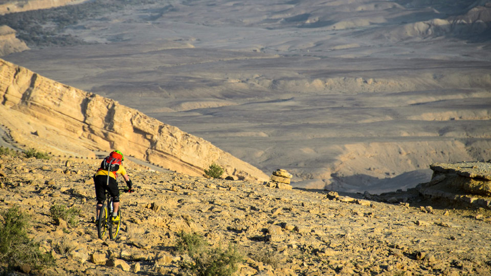 In den Bergen und Wüsten Israels gibt es viele Trails inmitten unberührter Landschaften - (Foto: © Ilan Shacham / Getty Images)