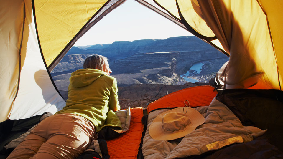 Der Fish River Canyon ist Teil des |Ai-|Ais/Richtersveld Transfrontier Parks und schneidet eine tiefe Schlucht in die trockene Landschaft – (Foto: © Markus Renner / Getty Images)