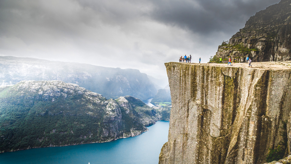 Faszinierende Ausblicke von der Felskanzel Preikestolen - (Foto: ©Ihor_Tailwind/Getty Images)