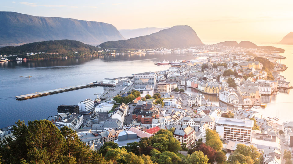 Die Architektur von Ålesund ist stark vom Jugendstil beeinflusst - (Foto: © Andrés Nieto Porras / 500px)