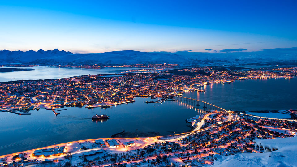 Wer sich zum Polarkreis aufmacht, wird Tromsø lieben - (Foto: © V. Belov / Shutterstock)