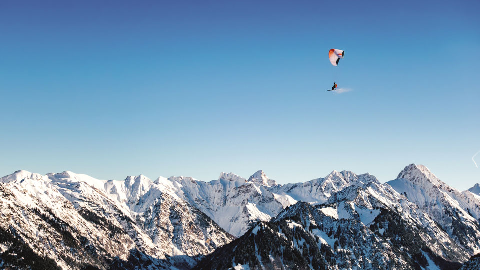 Gleitschirmfliegen im Winter ist pure Magie in der Luft - (Foto: © Erika Dürr)