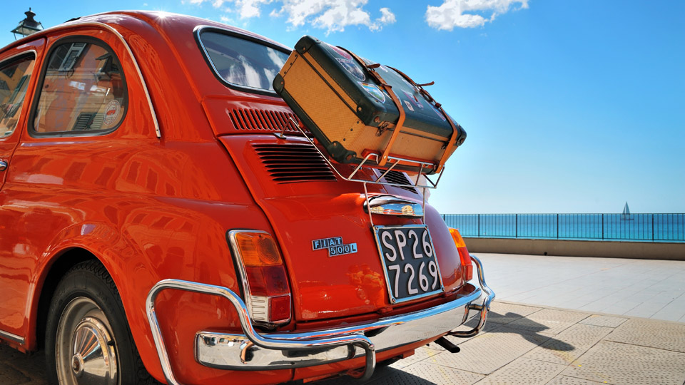 Großes oder kleines Gepäck? Koffer oder Rucksack? Stylisch oder nostalgisch? Das Packen kann man schon als den Beginn der Reise zelebrieren - (Foto: ©PavloBaliukh/Getty Images)