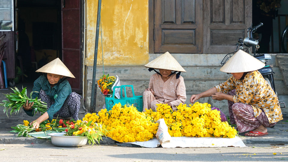 Überall in den Straßen von Hội An leuchten gelbe Farbtöne - (Foto: © Sinseeho / Shutterstock)