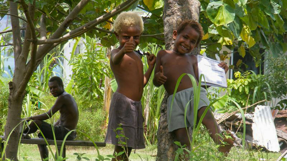 Die Kinder lieben die Abwechslung des Besuches von Reisenden - (Foto: ©Tim Bridgeman/Lonely Planet)