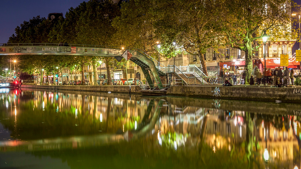 St-Martin-Kanal, gesäumt von Cafés und Bars, Marais - (Foto: ©Ming Tang-Evans/Lonely Planet)