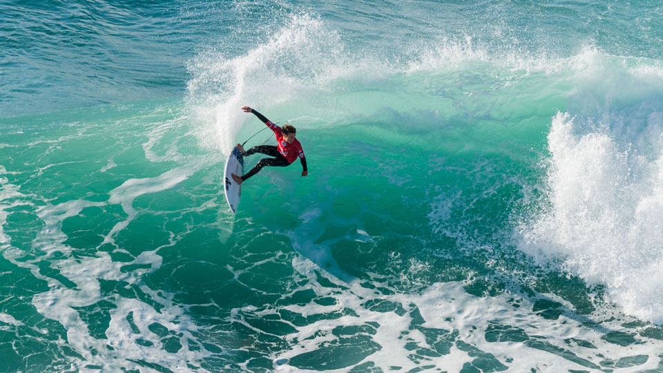 Nazaré ist bekannt für das beste Big-Wave-Surfen in Portugal - (Foto: © homydesign / Shutterstock)
