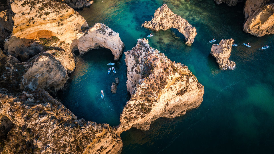 Malerisch und geheimnisvoll: das Gebiet um die Ponta da Piedade - (Foto: © francesco riccardo iacomino / Getty Images)