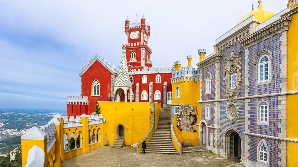 Der Palácio Nacional da Pena wird oft als Höhepunkt eines Besuchs in Sintra angesehen - (Foto: © leoks / Shutterstock)