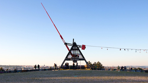 Das Metronom im Letná Park - (Foto: Madeleine_Steinbach/istock.com)