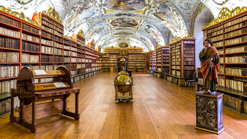 Blick in die Tschechische Nationalbibliothek im Kloster Strahov - (Foto: ©DaLiu/Shutterstock Royalty Free)