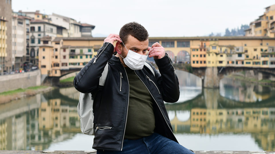 Warum nicht mal virtuell den Freund in Florenz besuchen und mit ihm über die Ponte Vecchio spazieren? - (Foto: ©Elena.Katkova/Shutterstock)