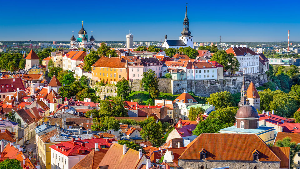 Beeindruckender Blick vom Domberg auf die Skyline von Tallinn - (Foto: © ESB Professional Indrek Kask / Shutterstock)