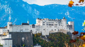 Salzburgs Kulisse ist vom Fluss, der Festung, den zahlreichen Kuppeln und den umliegenden Bergen geprägt - (Foto:©TheYok/Istock.com)