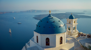 Anastasi-Kirche im Dorf Imerovigli mit Blick auf die Ägäis - (Foto: © allensima/Istock.com)