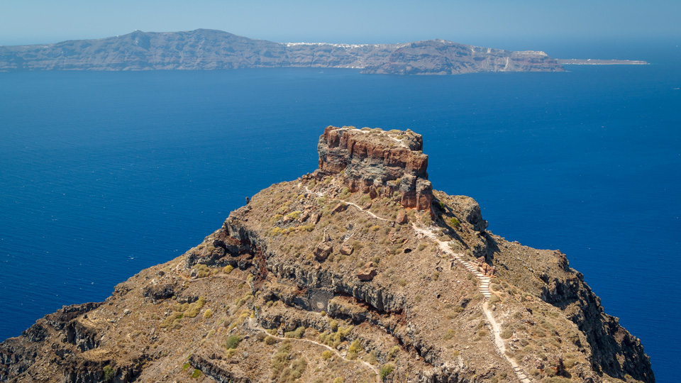 Blick auf die Caldera im Dorf Imerovigli - (Foto: ©Lev_Levin/Istock.com)