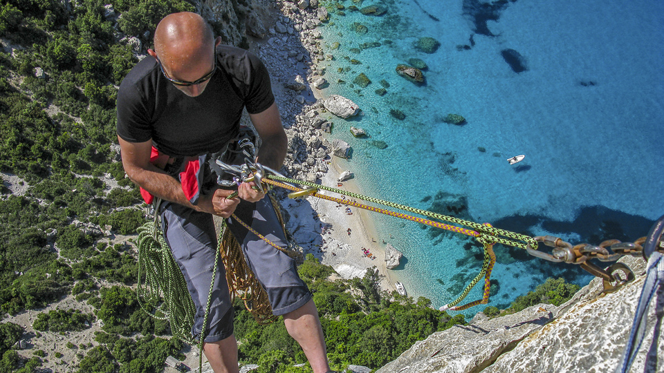 Die Felsen der Cala Goloritzè von Aguglia sind ein Paradies für Kletterer - (Foto: ©Gabriele Prato/Getty Images/iStockphoto)