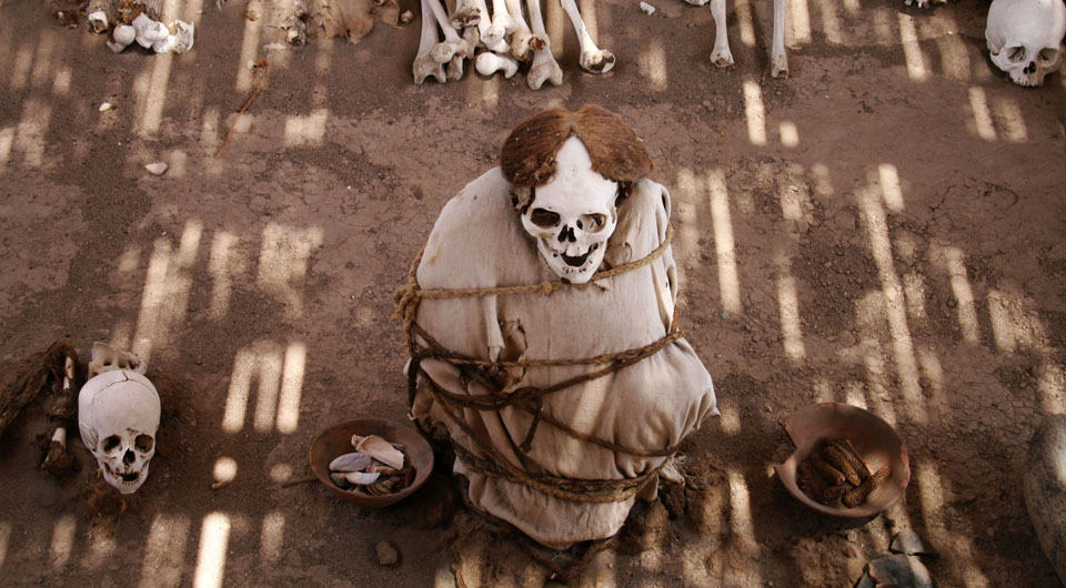 Unweit der Nazca-Linien wurden diese schaurigen, kauernden Mumien entdeckt - (Foto: ©ChateauDede / Getty Images)