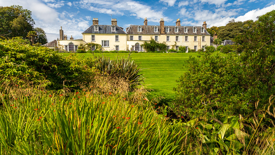 Die prächtigen Gärten des Colonsay House - (Foto: Stephan Goldmann)  