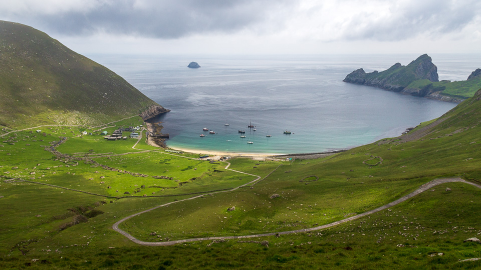 Blick auf die Bucht von Hirta - (Foto: ©Stephan Goldmann)