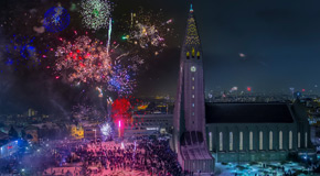 Silvester vor der Hallgrímskirkja in Reykjavík - (Foto: ©Visit Reykjavík/Ragnar Th Sigurðsson)