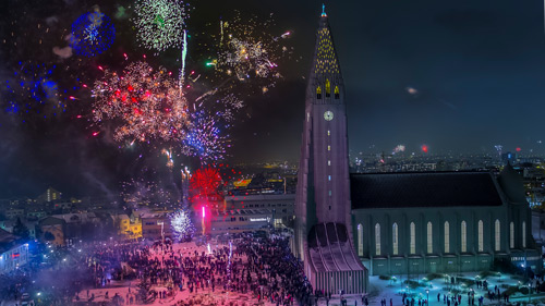 Silvester vor der Hallgrímskirkja in Reykjavík - (Foto: ©Visit Reykjavík/Ragnar Th Sigurðsson)