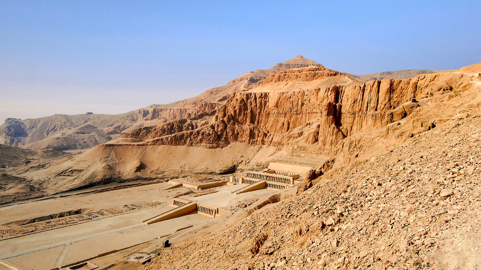 Der Hatschepsuts Memorial Temple in Luxor - eine der beeindruckendsten Kulissen der Welt - (Foto: ©Nick Brundle Photography/Getty Images)