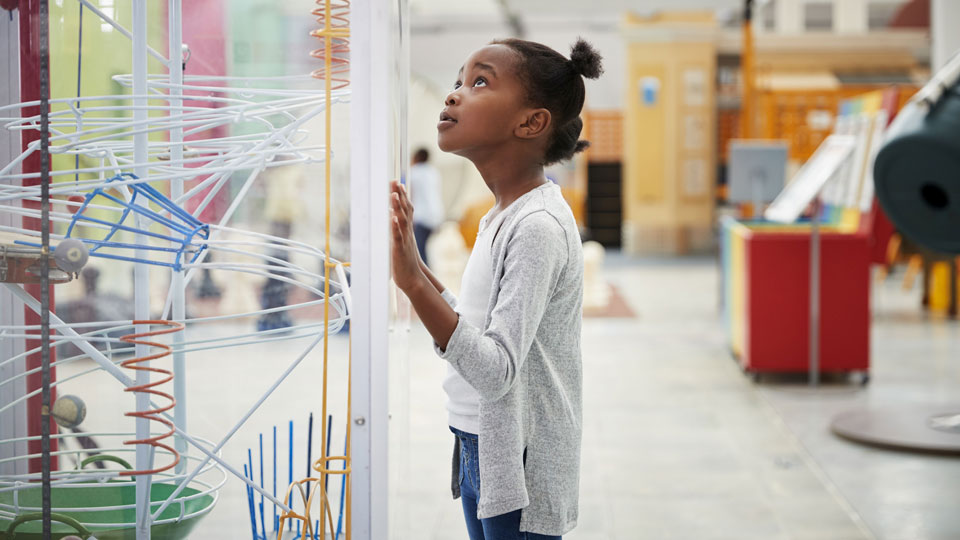 In Südafrika gibt es jede Menge Museen, die auch für Kinder und Jugendliche Interessant sind - von Kunst und Wissenschaft bis Geschichte - (Foto: Getty Images / iStockphoto)