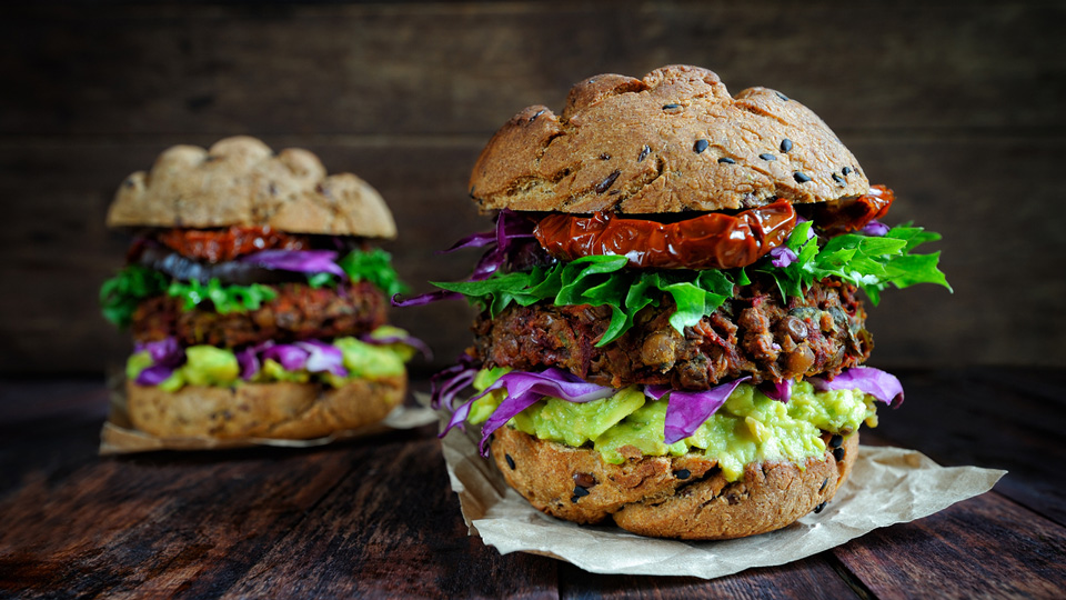 Leckere Veggi-Burger - (Foto: ©count_kert/Istock.com)