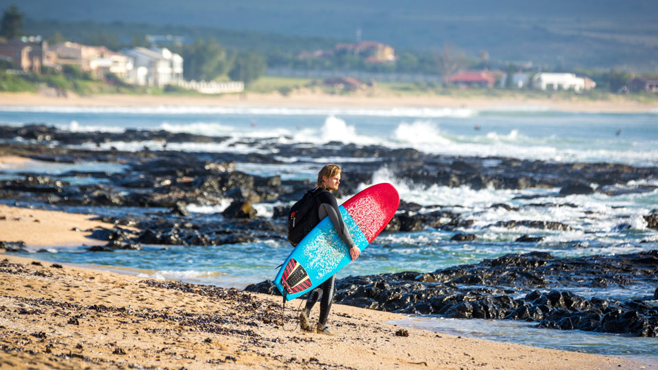 Die J-Bay-Welle in Jeffreys Bay, Südafrika, ist ein einziger langer Ritt, der bis zu zwei Minuten dauern kann - (Foto: ©LMspencer/Shutterstock)