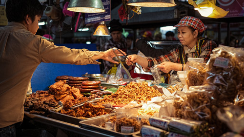 Auf einem Markt in Chiang Mai - (Foto: ©David Sala/500px Royalty Free)