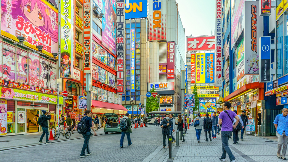 Akihabara ist das größte und berühmteste Einkaufsviertel Tokios für Elektronik, Spiele, Anime- und Manga-Zubehör - (Foto: ©MADSOLAR/Shutterstock)