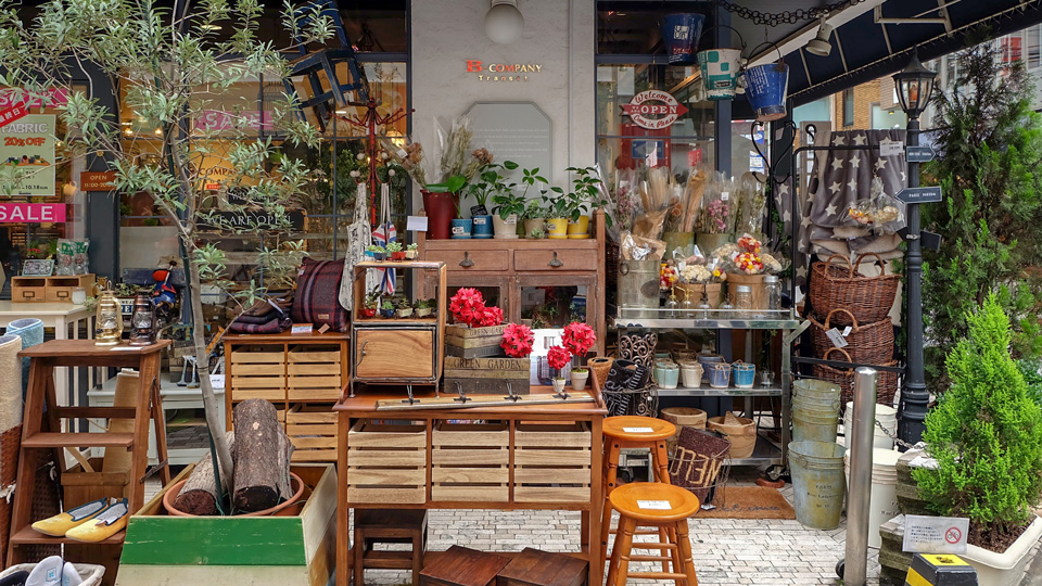 Kichijōji ist berühmt für ausgefallene Möbel und Haushaltswaren - (Foto: ©alltag polkadot/Shutterstock)