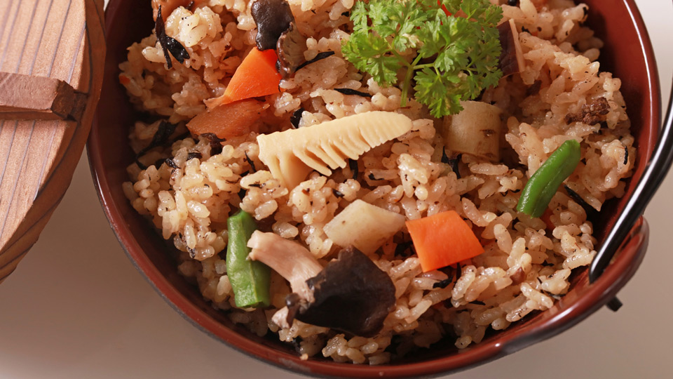 Takikomi gohan - Bambussprossen mit Reis - ist ein beliebtes Frühlingsgericht - (Foto: © sunabesyou/Shutterstock)