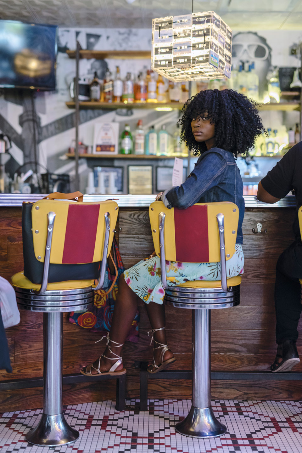 An der Theke in der Streetbird Rotisserie in Harlem kann man entspannt den Nachmittag verbringen - (Foto: ©Guillaume Gaudet/Lonely Planet)