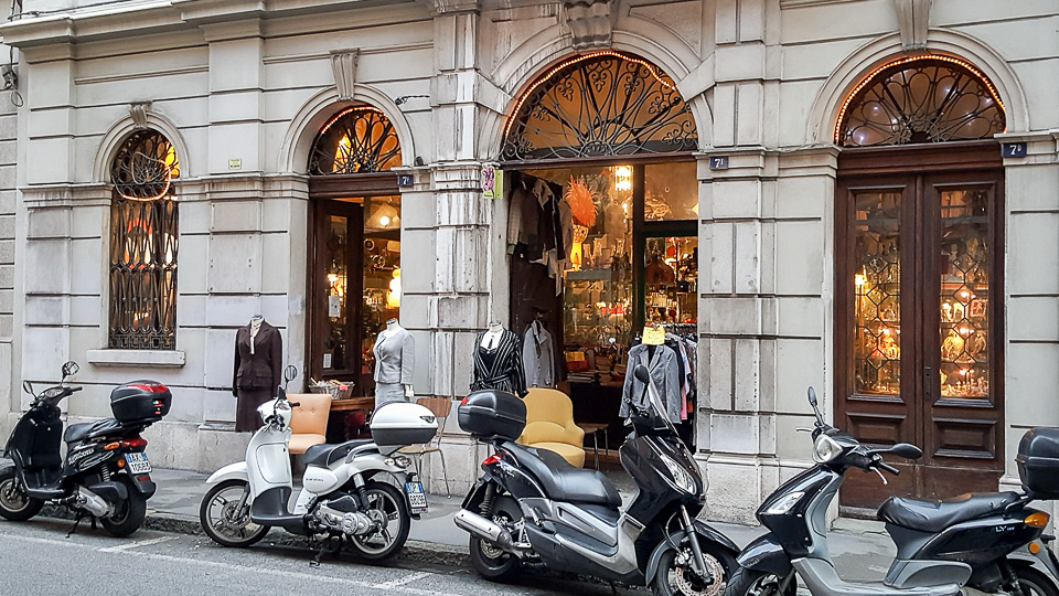 Ein typisches Antiquitäten- und Trödelgeschäft in Triest - (Foto: ©Stephan Goldmann)