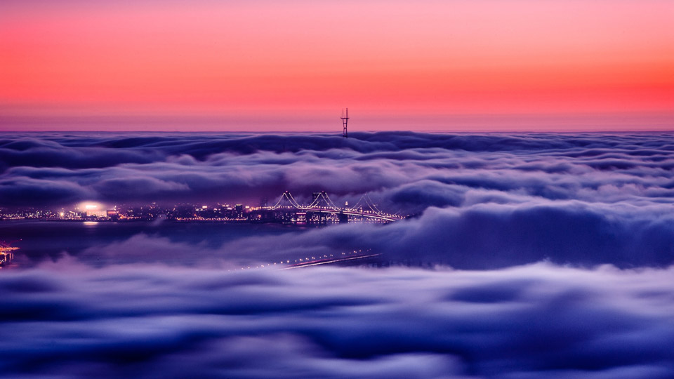 Morgennebel in San Francisco im Morgengrauen, von der Ridgeline in Berkeley aus gesehen - (Foto: ©Alex Zyuzikov/Getty Images)