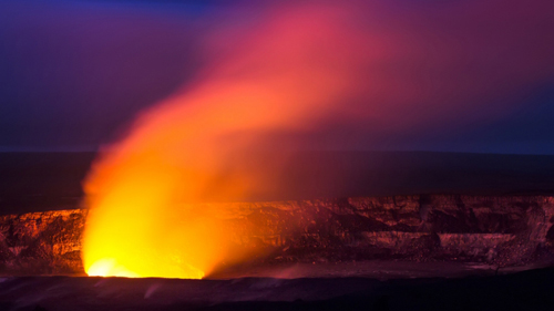 Hawai'i Volcanoes National Park und der "brennende" Halema'uma'u Krater - (Foto: © Mike Rose)