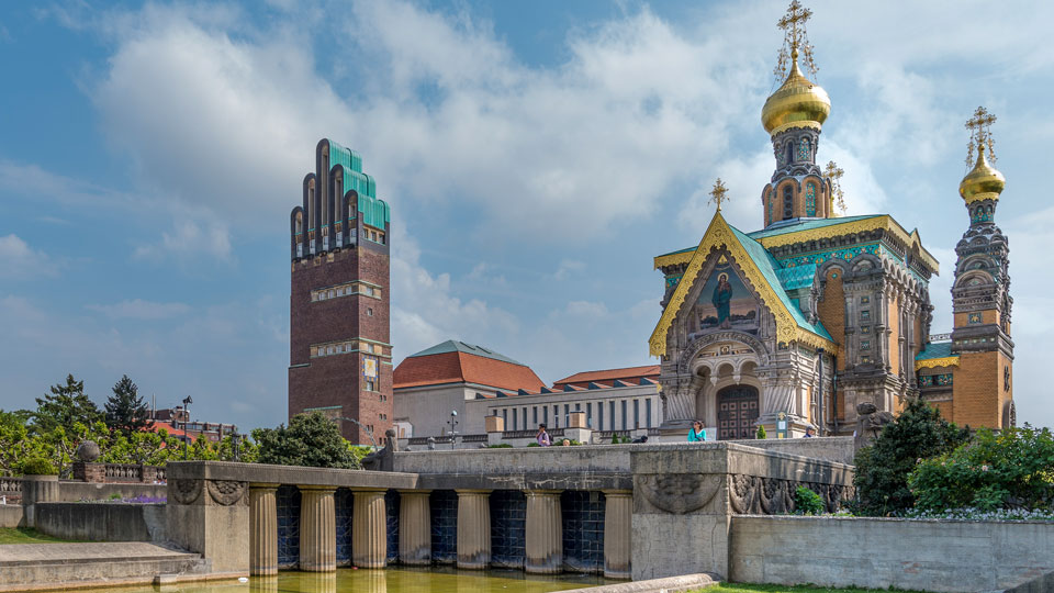 Die Künstlerkolonie Mathildenhöhe in Darmstadt ist ein Jugendstil-Gesamtkunstwerk - (Foto: ©gurb101088 / Shutterstock)