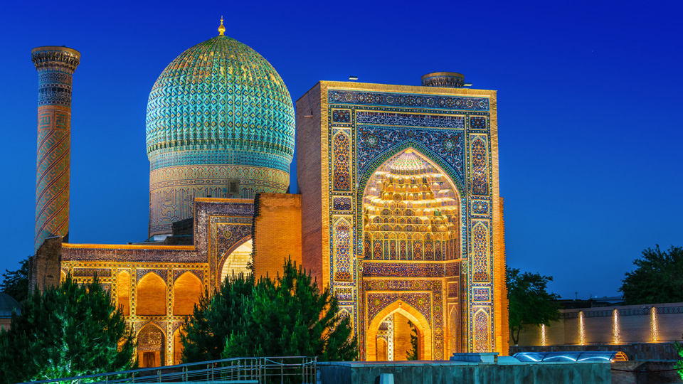 Das Gur-Emir-Mausoleum ist nur eines der zauberhaften Gebäude in Usbekistan - (Foto: monticello/Istock.com)