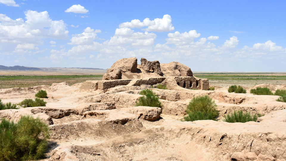 Die 2.000 Jahre alten Überreste von Toprak Qala, einer der 50 Festungen Ellik Kala - (Foto: © Alexander Narraina/Shutterstock)