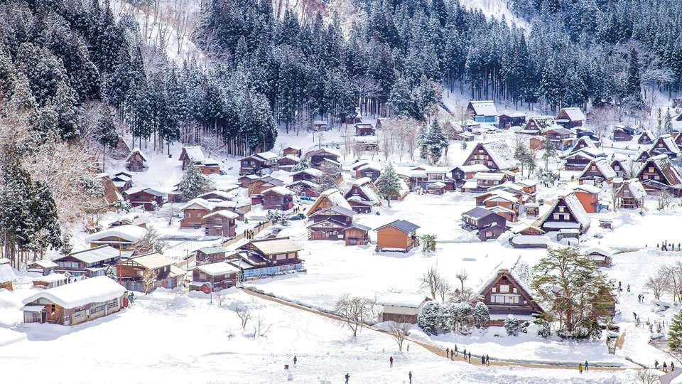 Traditionelle Dörfer, Skiabenteuer und badende Schneeaffen in Chubu auf der japanischen Hauptinsel Honshu – (Foto: © Jui-Chi Chan / Getty Images)