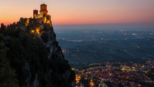 Weihnachten vor ganz besonderer Kulisse in San Marino - (Foto: ©aizram18/istock.com)