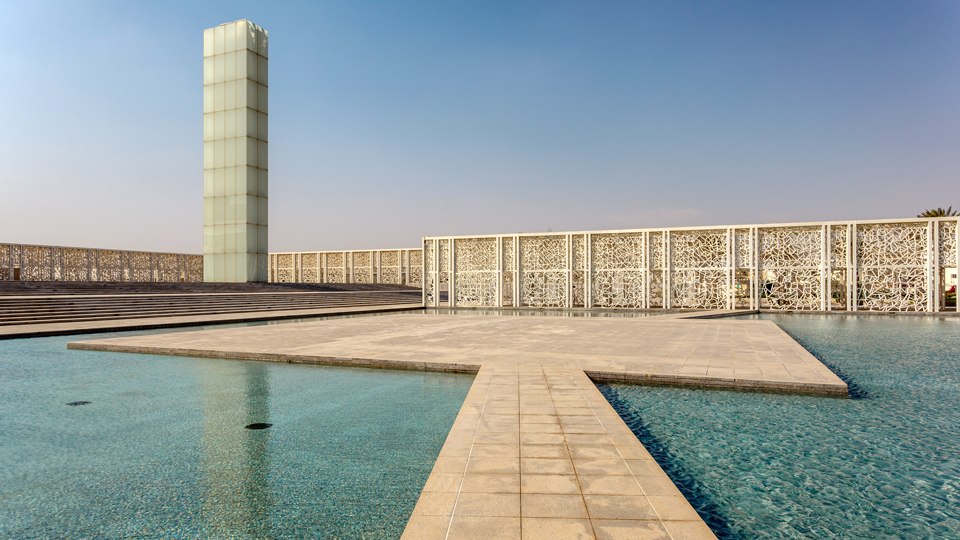 Die Universität Katars in Doha bildet eine richtige Stadt. In der Graduation Arena werden die Abschlüsse festlich begangen - (Foto: ©typhoonski/Istock)