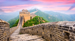 Einmal die chinesische Mauer entlanglaufen - (Foto:©SeanPavonelPhoto/Istock.com)