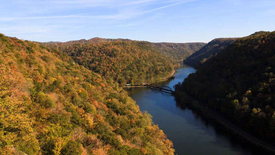 Der Cliffside Trail führt zu diesem sagenhaften Blick auf den New River - (Foto: © William Sherman / Getty Images)