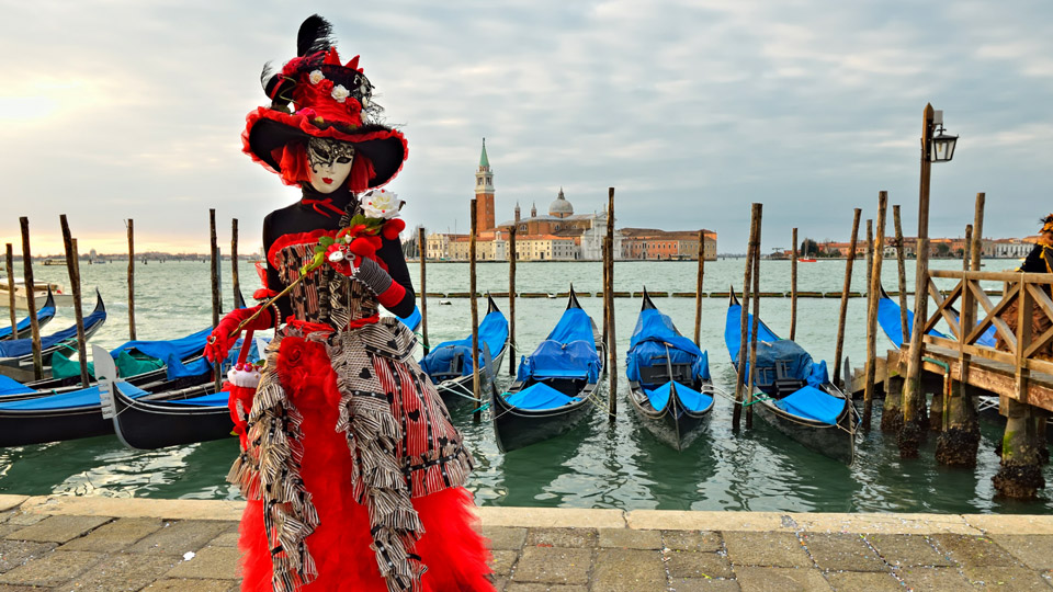 Der Karneval in Venedig ist ein Highlight jedes europäischen Winters, vorausgesetzt, man bucht rechtzeitig - (Foto: © Oleg Znamenskiy / Shutterstock)